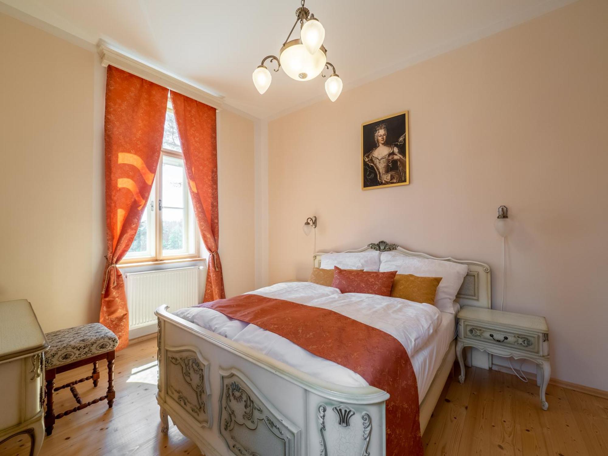 Zamecek Waldsteinovo Zatisi Hotel Svatoslav Екстериор снимка