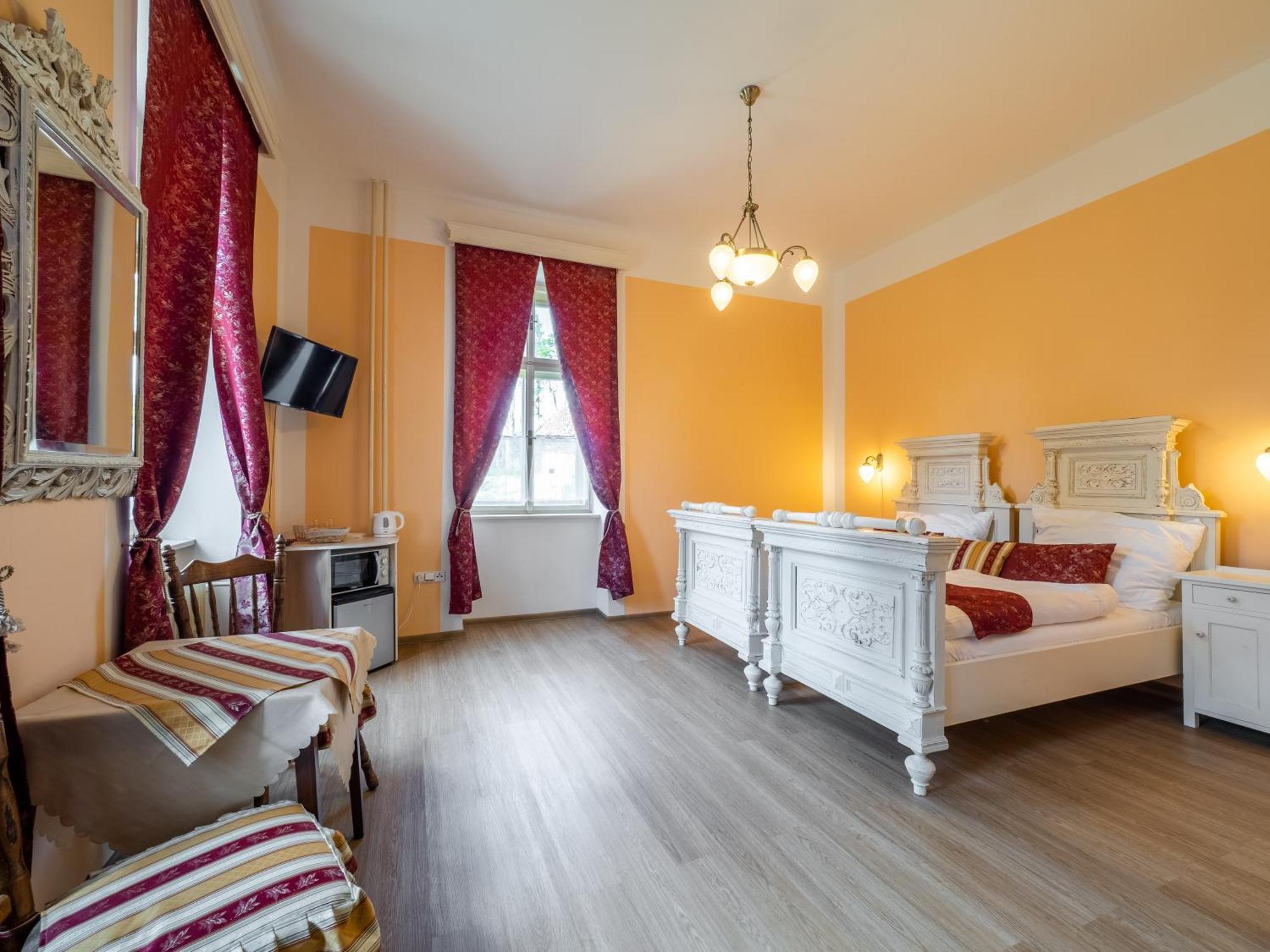 Zamecek Waldsteinovo Zatisi Hotel Svatoslav Екстериор снимка