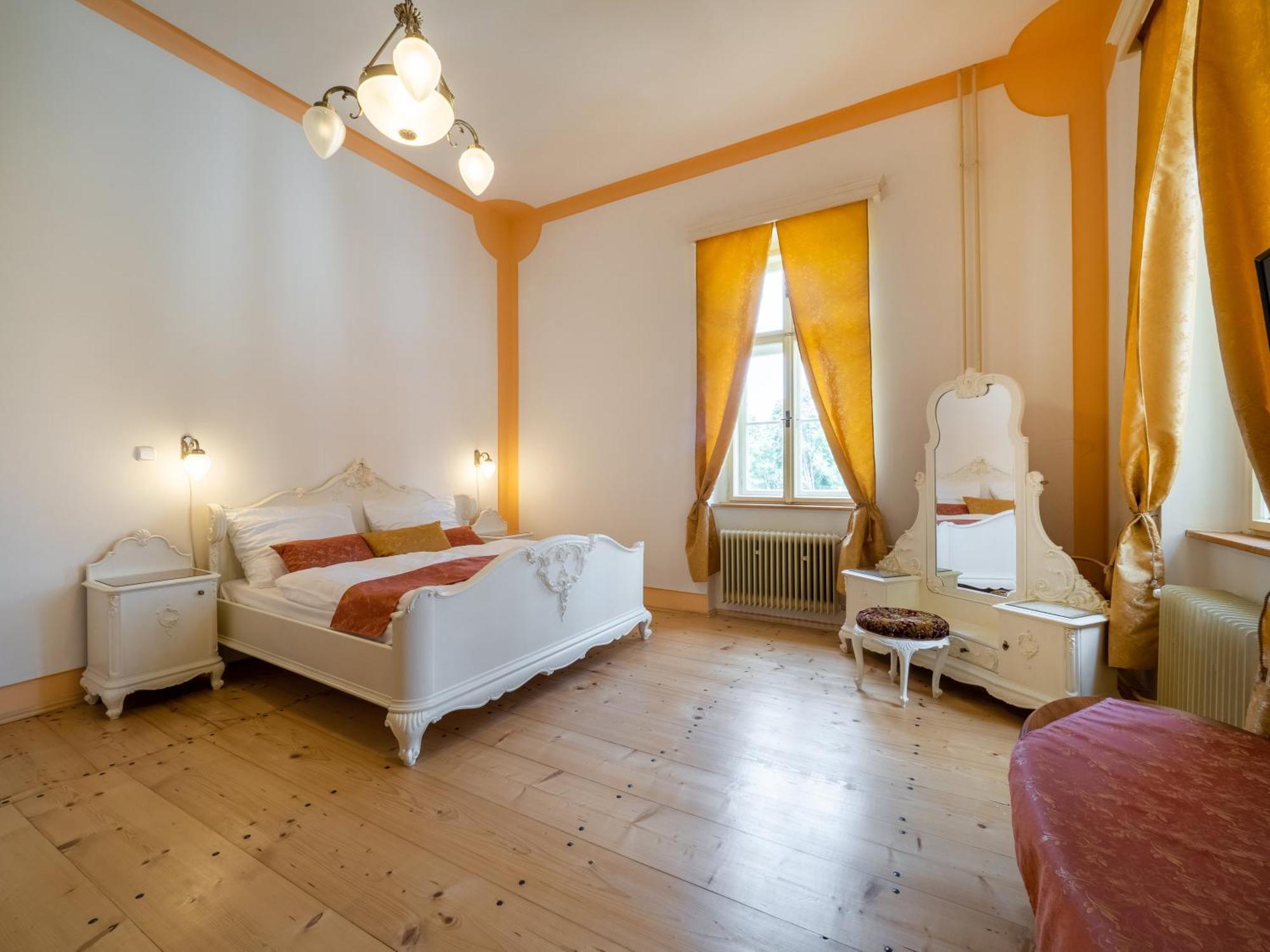 Zamecek Waldsteinovo Zatisi Hotel Svatoslav Екстериор снимка