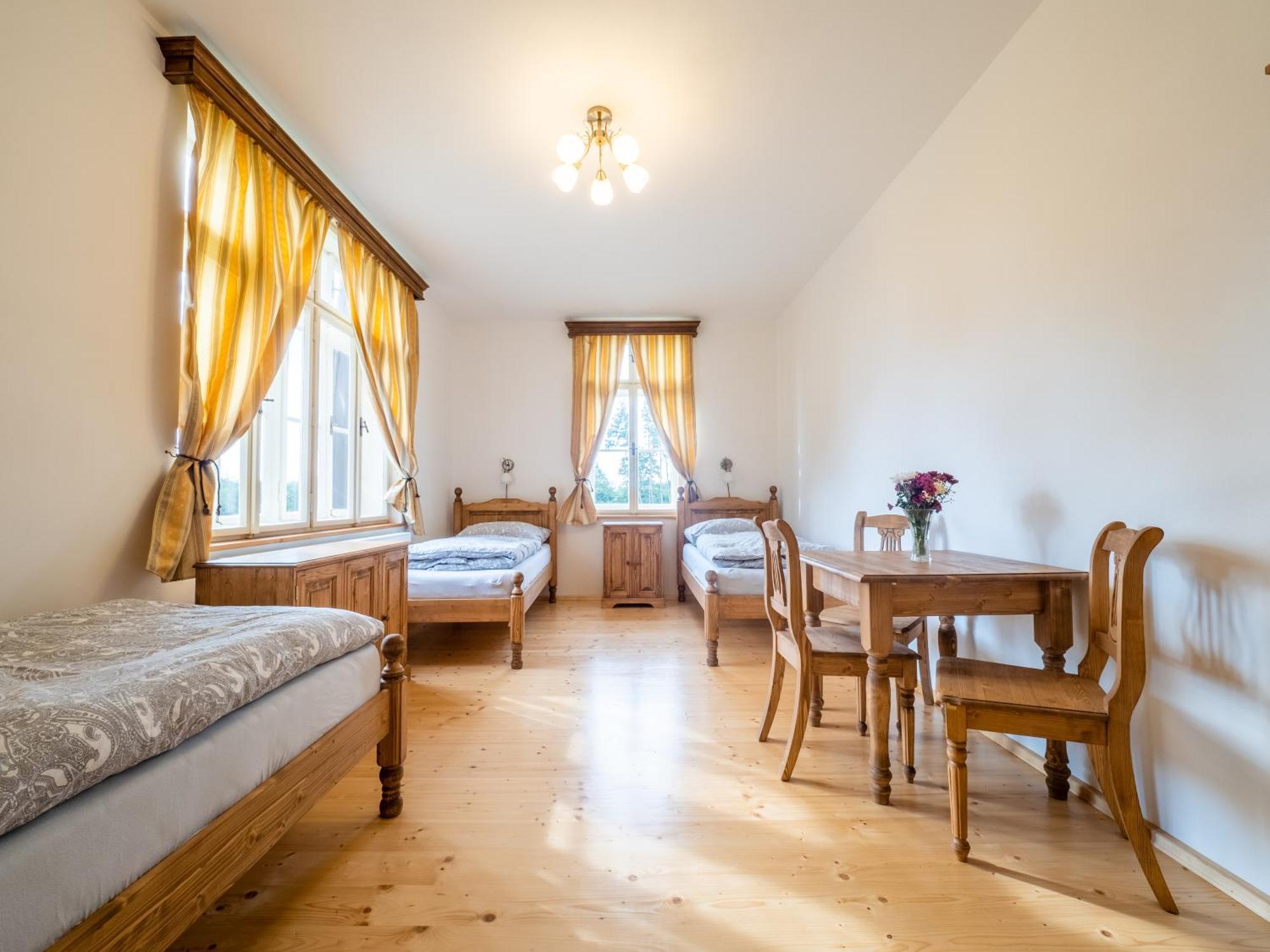 Zamecek Waldsteinovo Zatisi Hotel Svatoslav Екстериор снимка