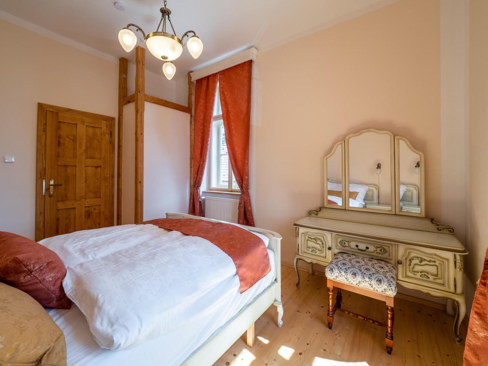 Zamecek Waldsteinovo Zatisi Hotel Svatoslav Екстериор снимка