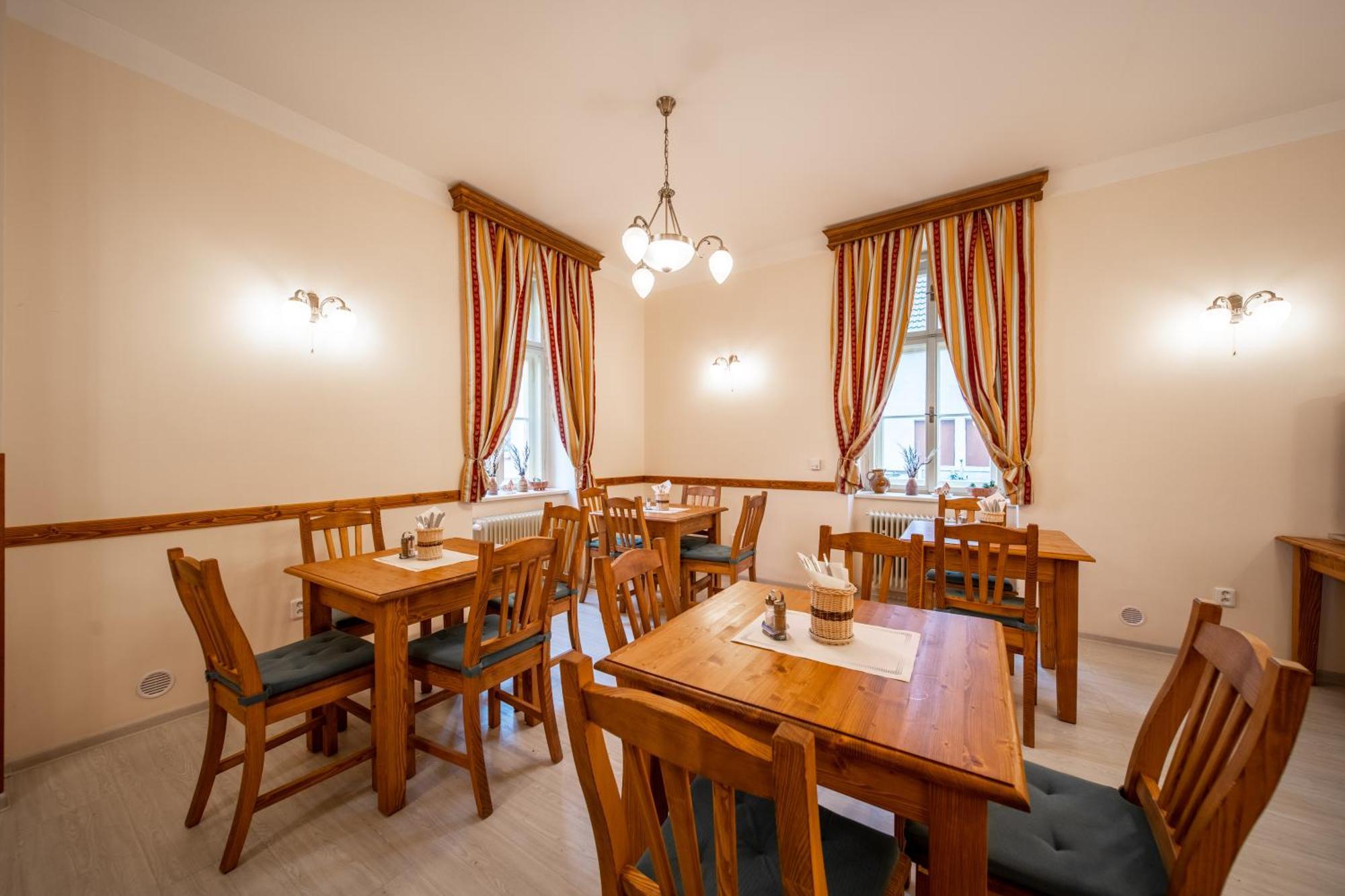 Zamecek Waldsteinovo Zatisi Hotel Svatoslav Екстериор снимка