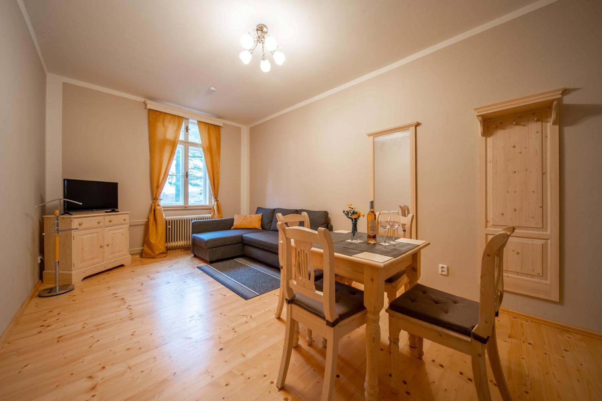Zamecek Waldsteinovo Zatisi Hotel Svatoslav Екстериор снимка