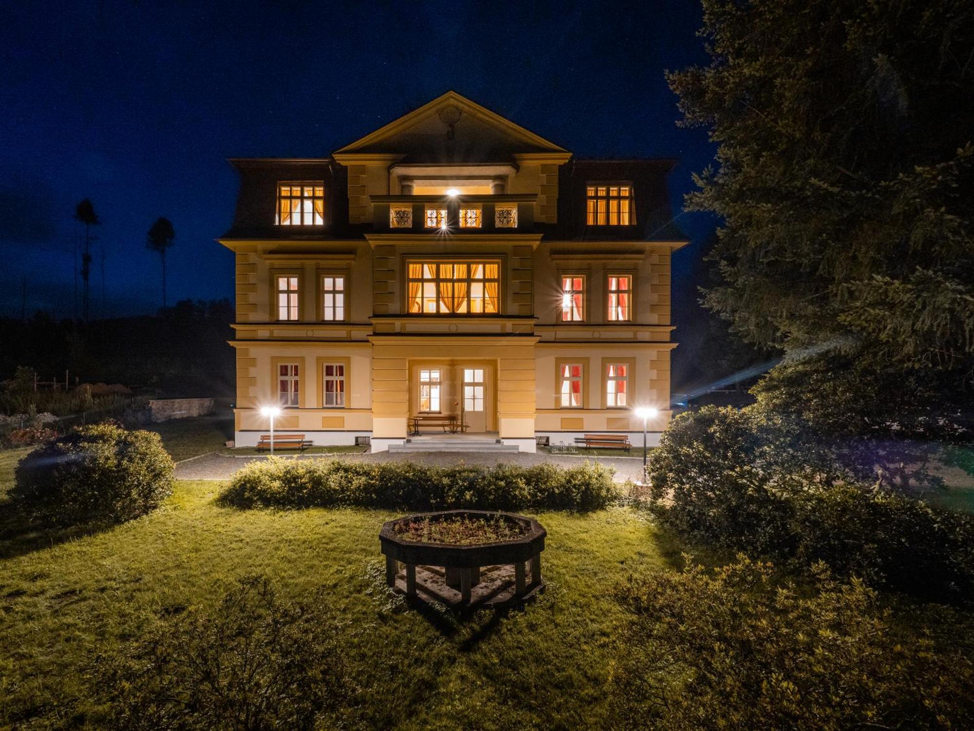 Zamecek Waldsteinovo Zatisi Hotel Svatoslav Екстериор снимка